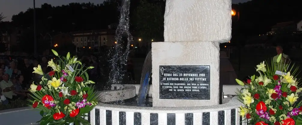 Stele in Memoria delle vittime del terremoto del 23.11.1980